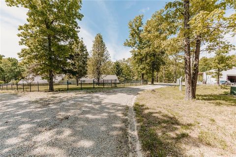9 Metzler Drive Richland MO 65556