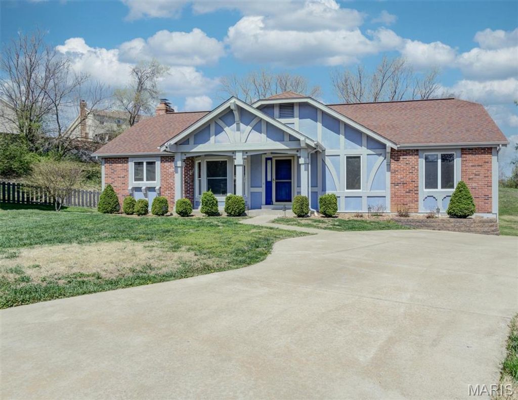 Photo of 4 Fox Den Court, Unincorporated, MO 63304 (MLS # 26015847)