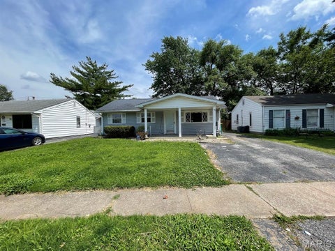 Photo of 15 Briarcliff Drive, Granite City, IL 62040 (MLS # 26060546)