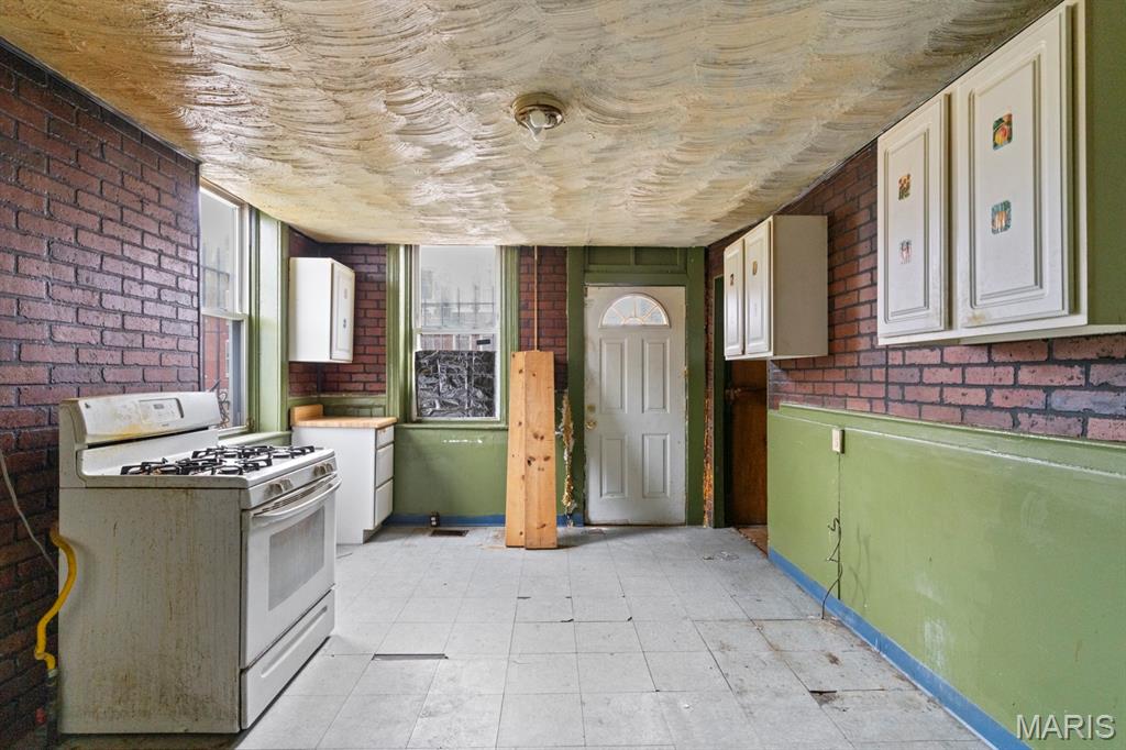 Stuebers Add - Residential Income