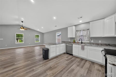 Tiny photo for 309 S Main Cross Street, Bowling Green, MO 63334 (MLS # 26036962)