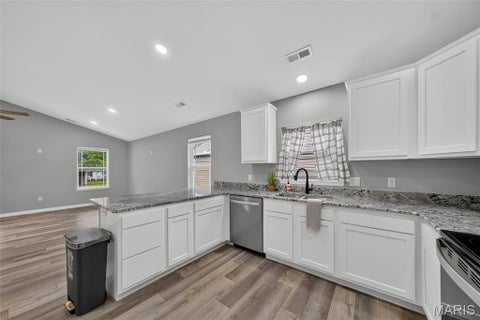 Tiny photo for 309 S Main Cross Street, Bowling Green, MO 63334 (MLS # 26036962)
