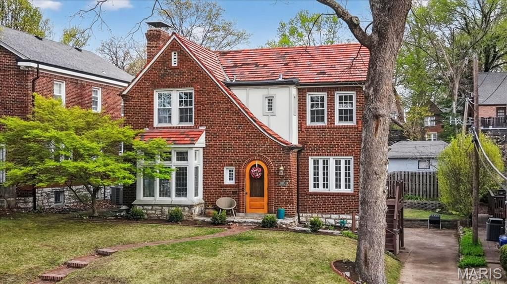 Photo of 7487 Kingsbury Boulevard, University City, MO 63130 (MLS # 26021028)