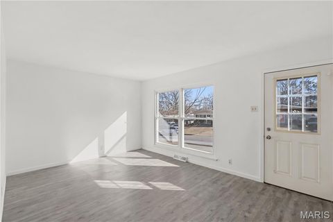 Tiny photo for 313 Saint Lawrence Drive, Ballwin, MO 63021 (MLS # 26011860)