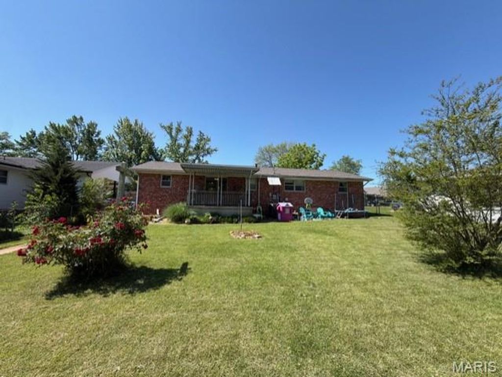 Photo of 1905 Seifert Drive, Poplar Bluff, MO 63901 (MLS # 26028007)