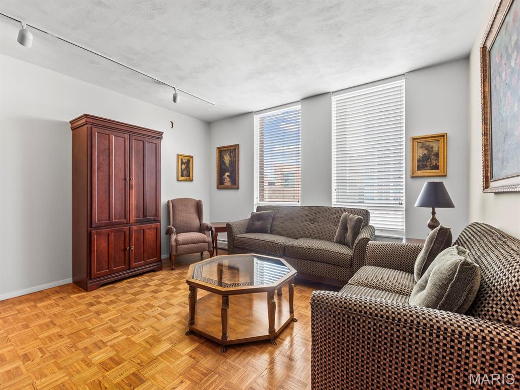 200 S Brentwood Boulevard 13F