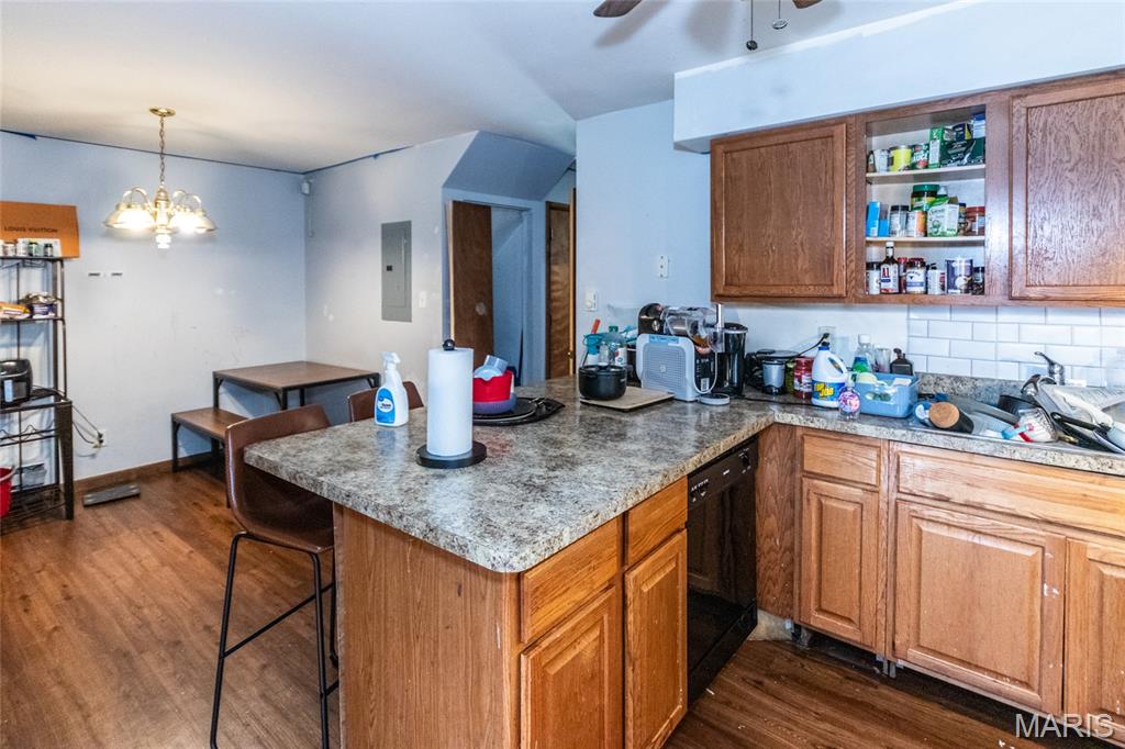 Hazelwood, Missouri 63042, United States, ,2 BathroomsBathrooms,Residential,Pending,167873