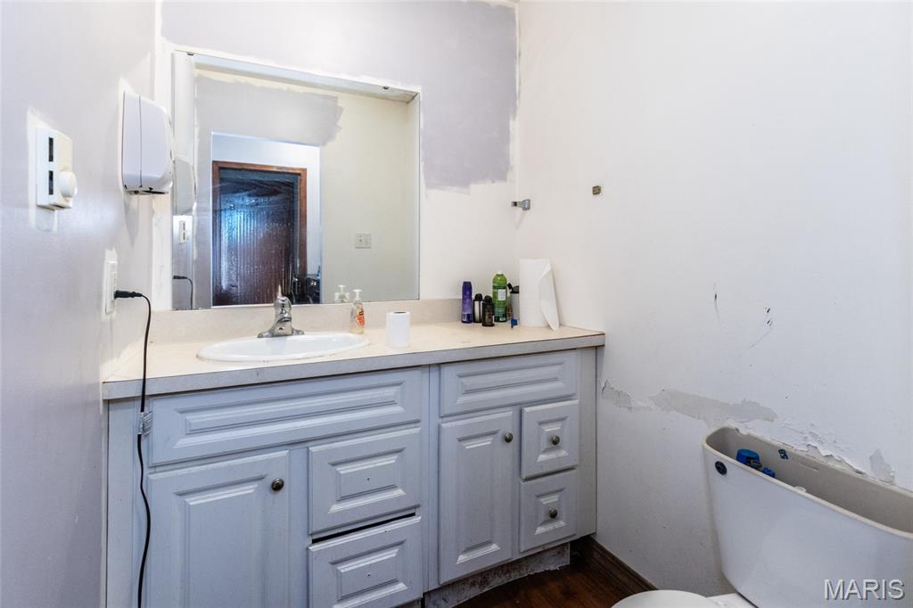 Hazelwood, Missouri 63042, United States, ,2 BathroomsBathrooms,Residential,Pending,167873