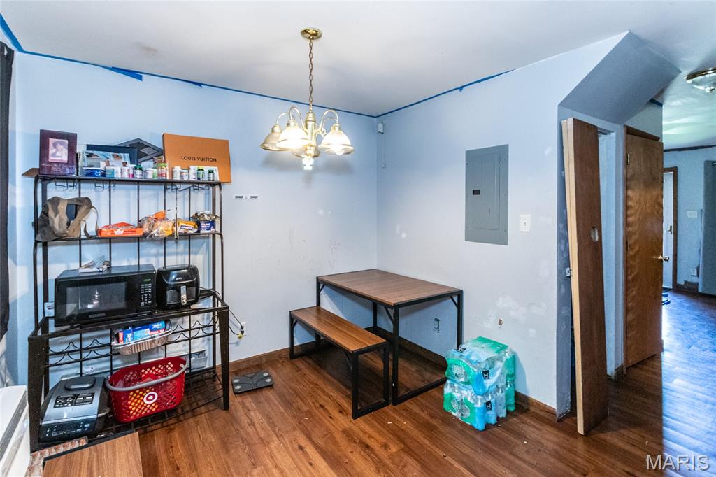 Hazelwood, Missouri 63042, United States, ,2 BathroomsBathrooms,Residential,Pending,167873