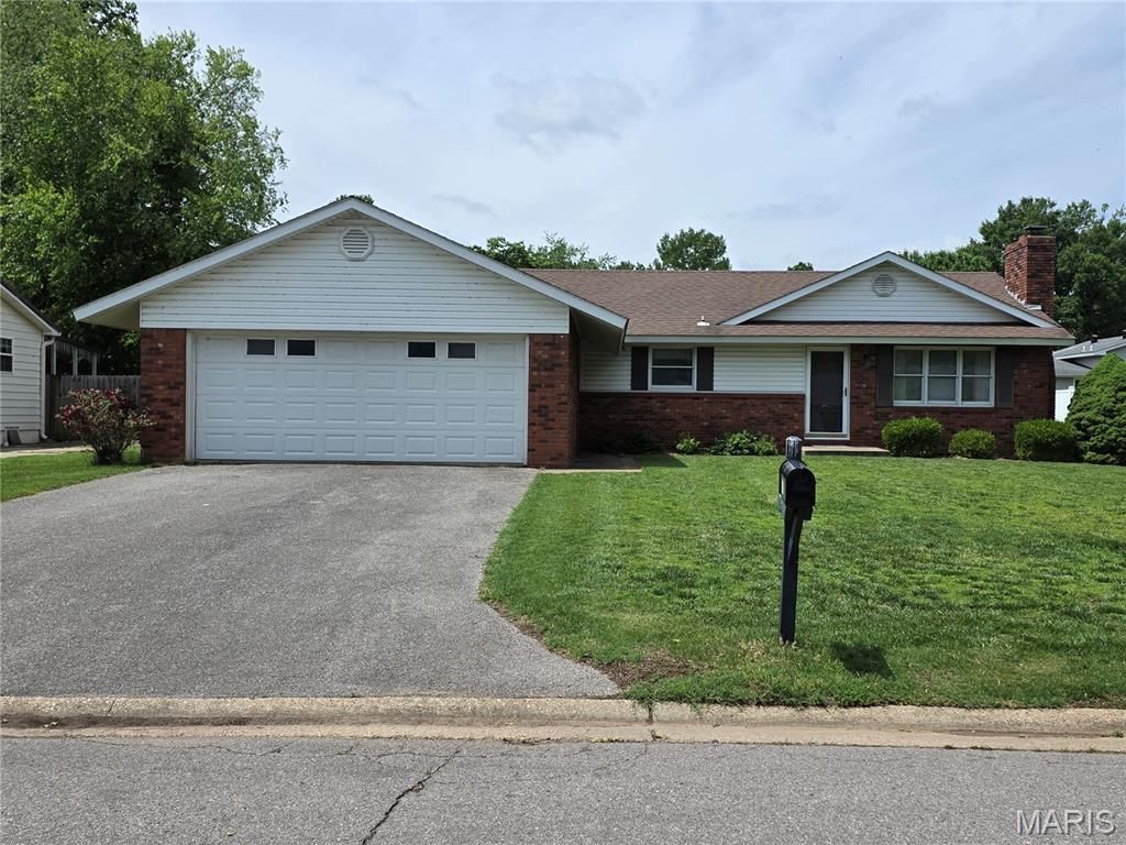 Photo of 705 Linden Lane, Sikeston, MO 63801 (MLS # 26026329)