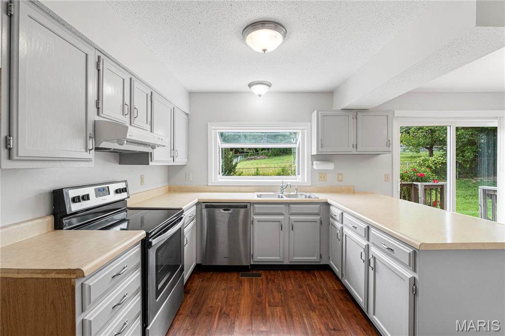 St Charles, Missouri 63303, United States, 2 Bedrooms Bedrooms, ,3 BathroomsBathrooms,Residential,Active,161571