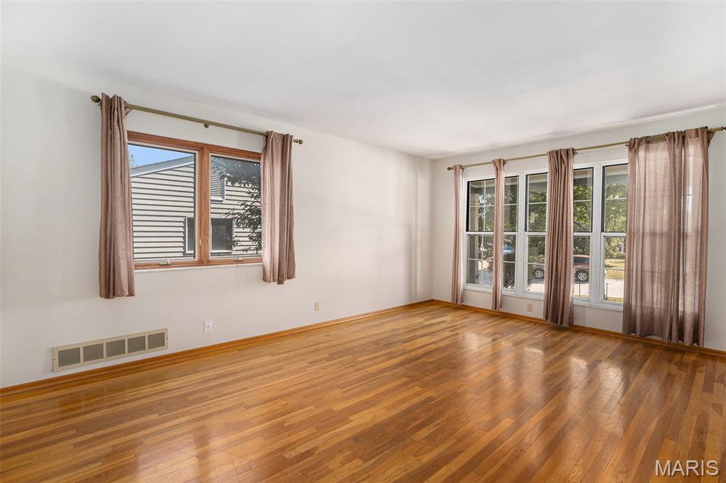 St Louis, Missouri 63125, United States, 3 Bedrooms Bedrooms, ,2 BathroomsBathrooms,Residential,Coming Soon,221829