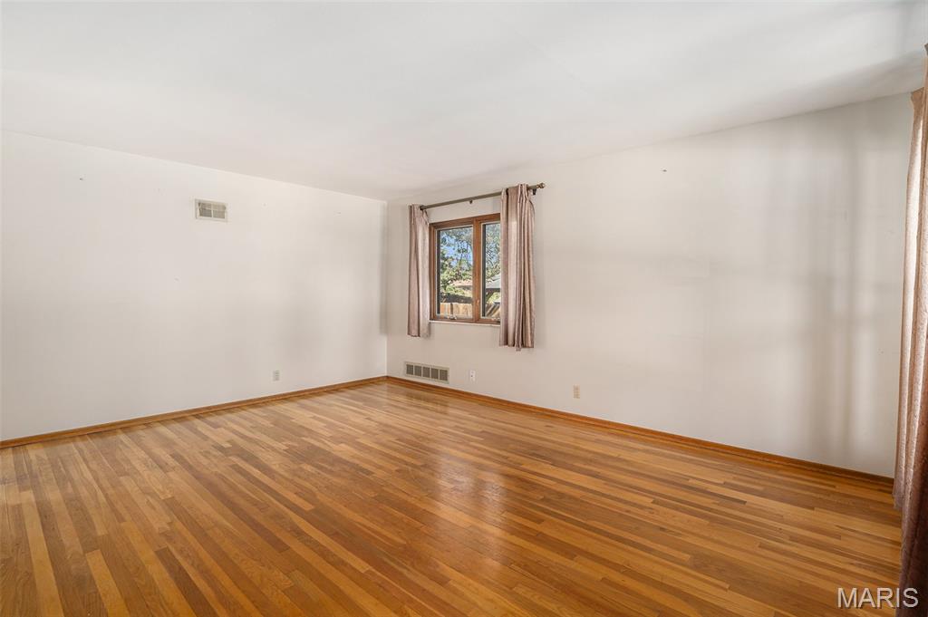 St Louis, Missouri 63125, United States, 3 Bedrooms Bedrooms, ,2 BathroomsBathrooms,Residential,Coming Soon,221829