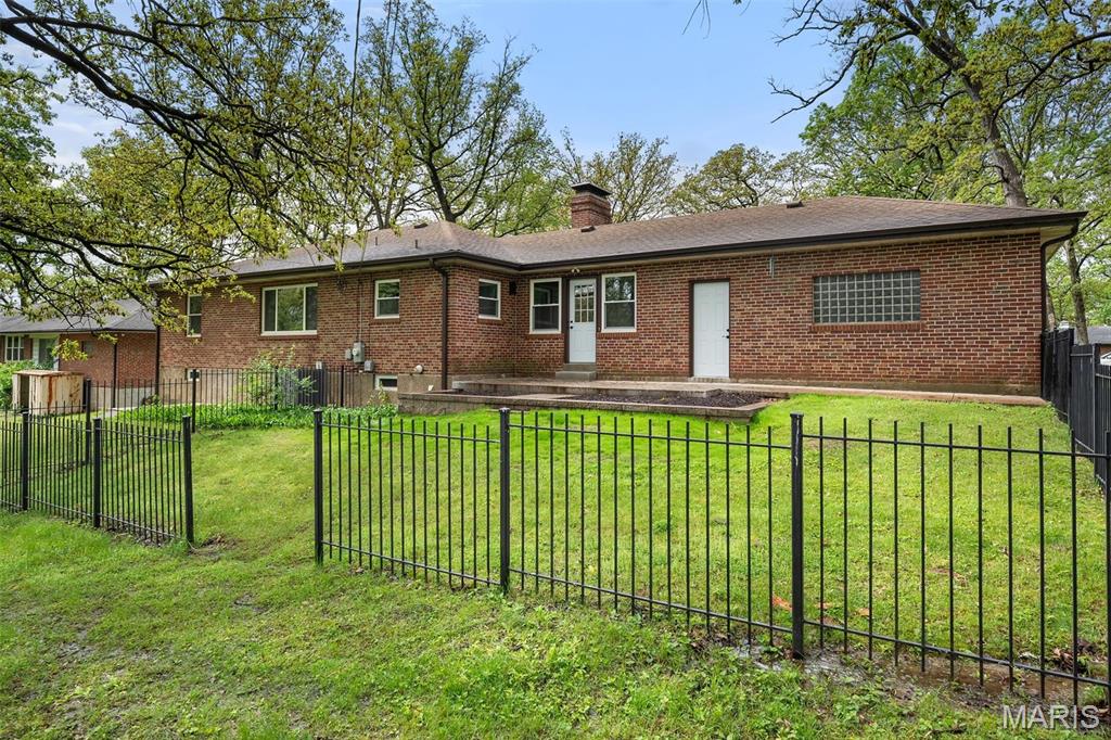 St Louis, Missouri 63123, United States, 2 Bedrooms Bedrooms, ,1 BathroomBathrooms,Residential,Pending,124635