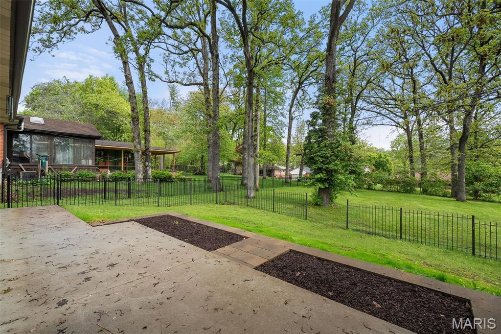 St Louis, Missouri 63123, United States, 2 Bedrooms Bedrooms, ,1 BathroomBathrooms,Residential,Pending,124635