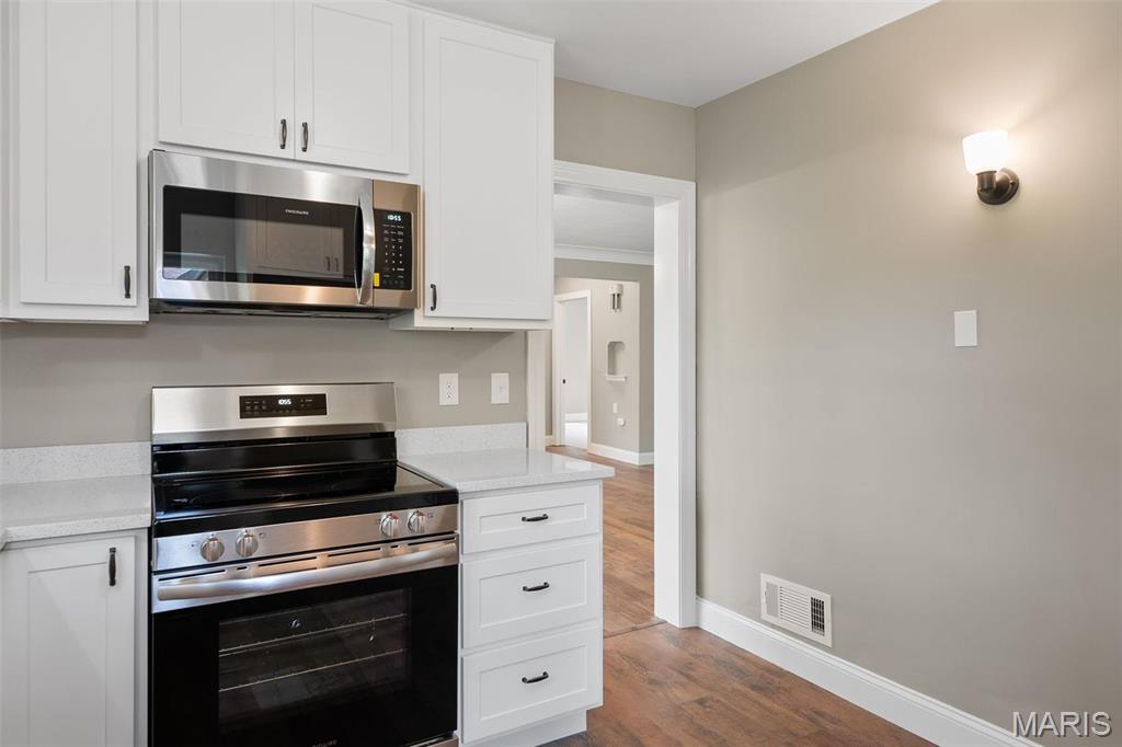 St Louis, Missouri 63123, United States, 2 Bedrooms Bedrooms, ,1 BathroomBathrooms,Residential,Pending,124635