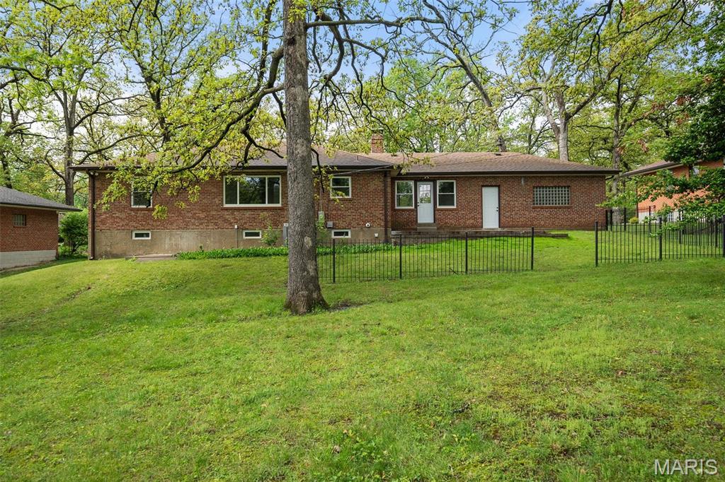 St Louis, Missouri 63123, United States, 2 Bedrooms Bedrooms, ,1 BathroomBathrooms,Residential,Pending,124635