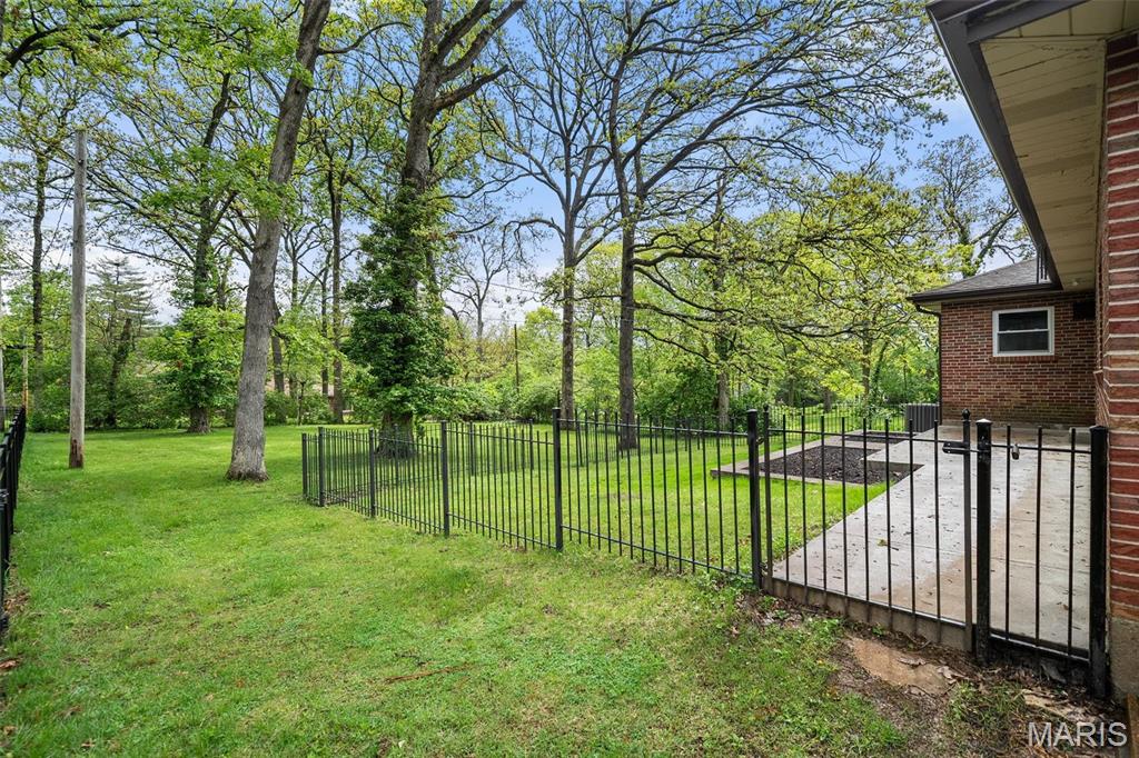 St Louis, Missouri 63123, United States, 2 Bedrooms Bedrooms, ,1 BathroomBathrooms,Residential,Pending,124635