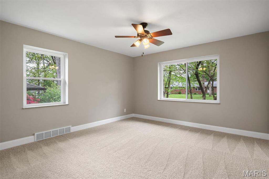 St Louis, Missouri 63123, United States, 2 Bedrooms Bedrooms, ,1 BathroomBathrooms,Residential,Pending,124635