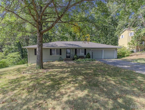 Photo of 320 Hillcrest Drive, Carlinville, IL 62626 (MLS # 26060824)