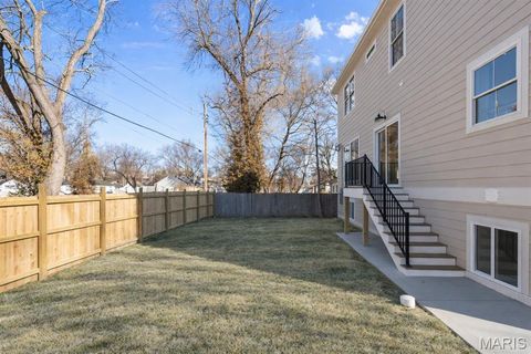 Tiny photo for 112 Oakwood Avenue, Webster Groves, MO 63119 (MLS # 26012716)
