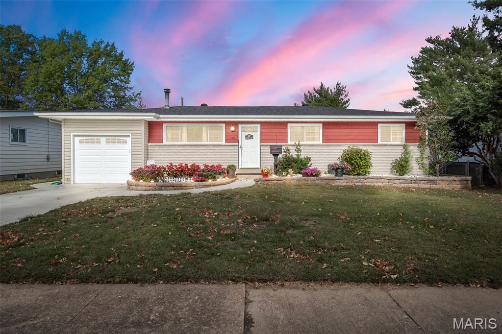 Photo of 25 Francisca Drive, Florissant, MO 63031 (MLS # 25068290)