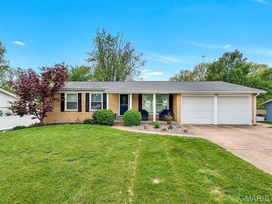 Beautifully maintained 4-bedroom, 3 full bath home in the Oakville School District. Inside, you’ll find an open and comfortable layout with vaulted ceilings, rich hardwood floors, and inviting, updated finishes throughout. The kitchen offers plenty of space to gather, featuring a generous dining area and built-in buffet for added style and function. The primary suite includes its own private bath, and the attached 2-car garage adds everyday convenience. The walk-out lower level provides great flexibility for future living space, a full bathroom, 4th bedroom, along with a separate room perfect for a home office, guest area, or hobby space. Don’t miss your chance to own in this amenity-rich community, schedule your showing today!