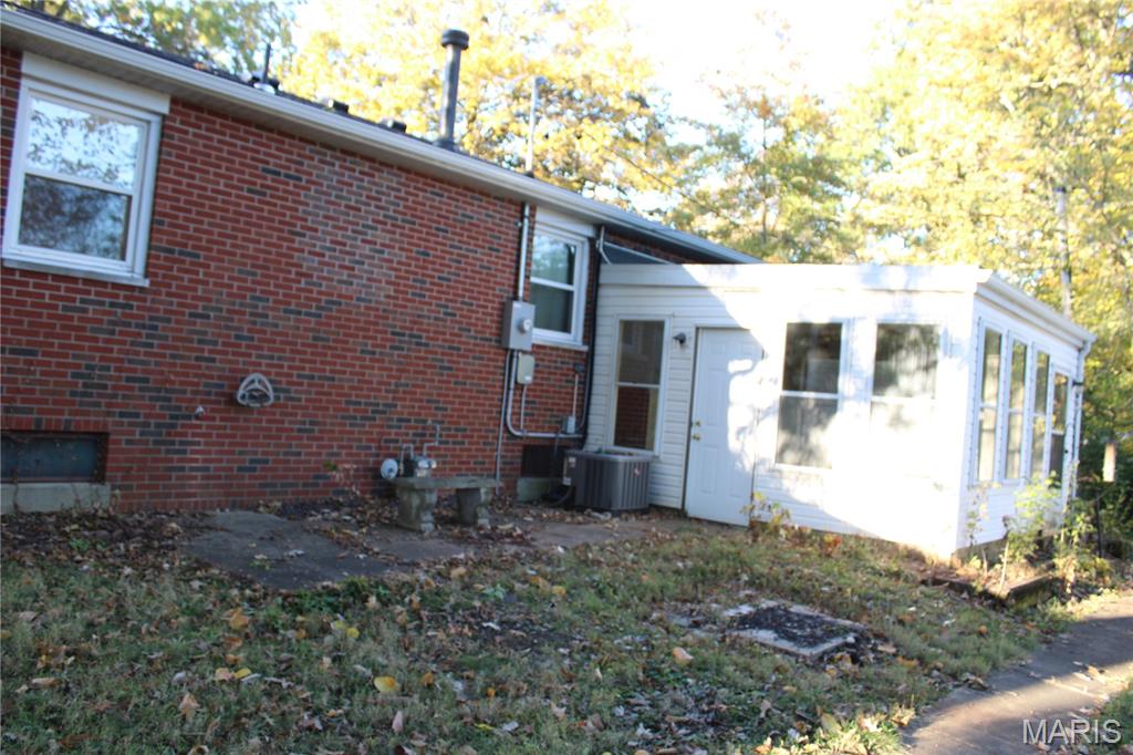 2115 Hill Crest Drive