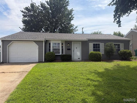 Photo of 203 Dartmouth Drive, OFallon, IL 62269 (MLS # 26056471)