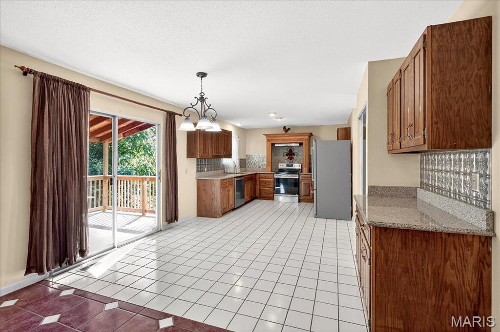 Arnold, Missouri 63010, United States, 4 Bedrooms Bedrooms, ,4 BathroomsBathrooms,Residential,Pending,201043