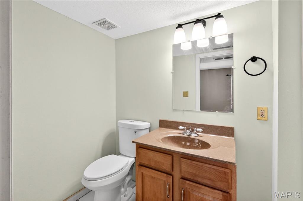 Arnold, Missouri 63010, United States, 4 Bedrooms Bedrooms, ,4 BathroomsBathrooms,Residential,Pending,201043