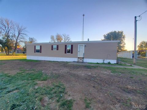 105 N Cherry Street Lewistown MO 63452