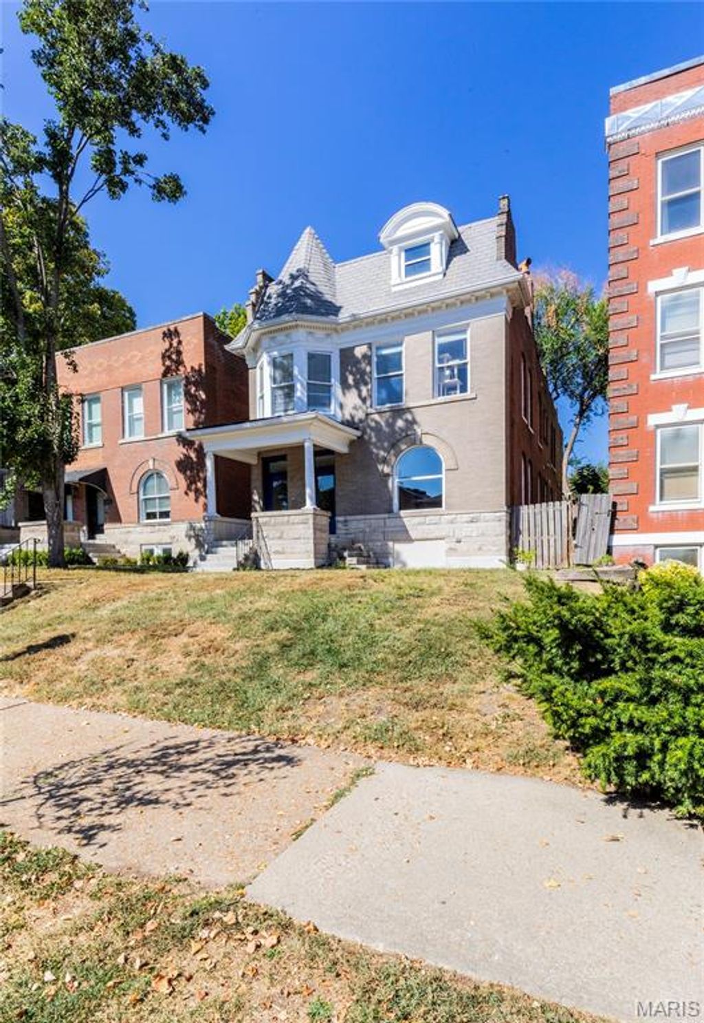Photo of 4341 Maryland Avenue, St Louis, MO 63108 (MLS # 25073084)