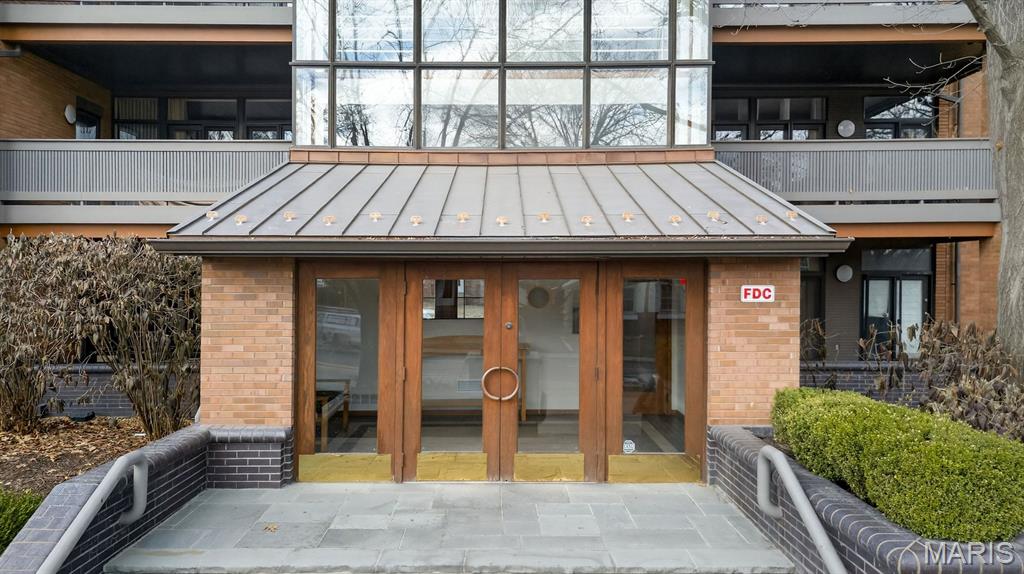 155 N Hanley Road 302