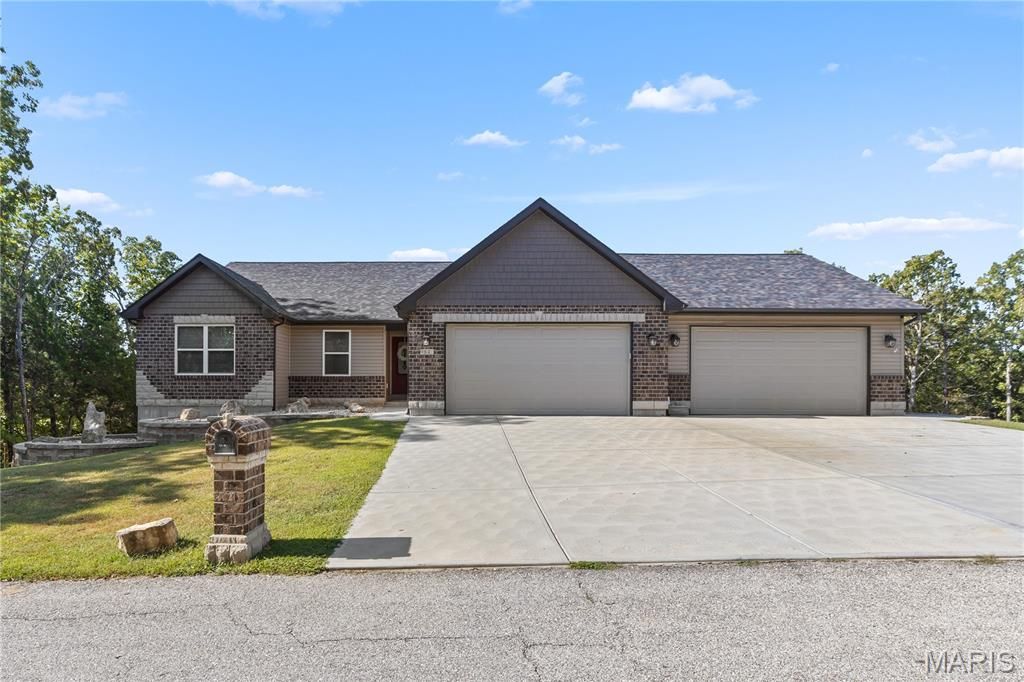 Photo of 9841 Ridgecrest Drive, Hillsboro, MO 63050 (MLS # 26027239)
