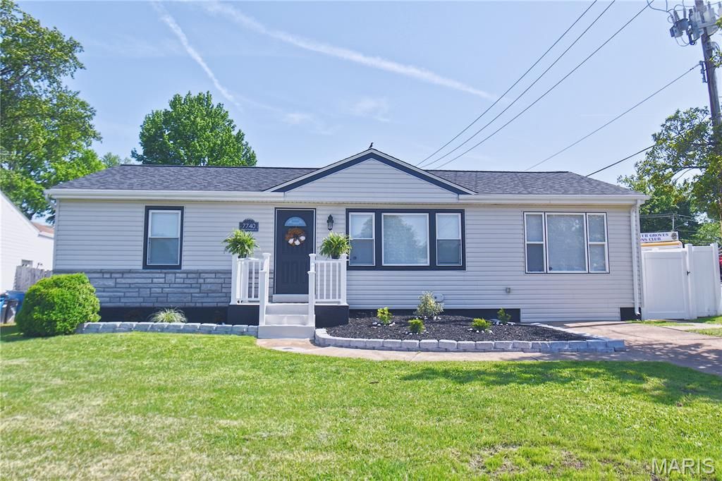 Photo of 7740 General Sherman Lane, St Louis, MO 63123 (MLS # 26026917)