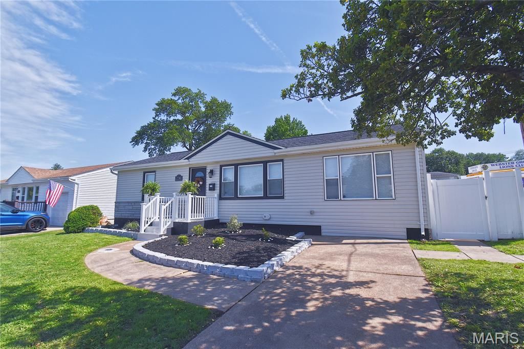 Photo of 7740 General Sherman Lane, St Louis, MO 63123 (MLS # 26026917)