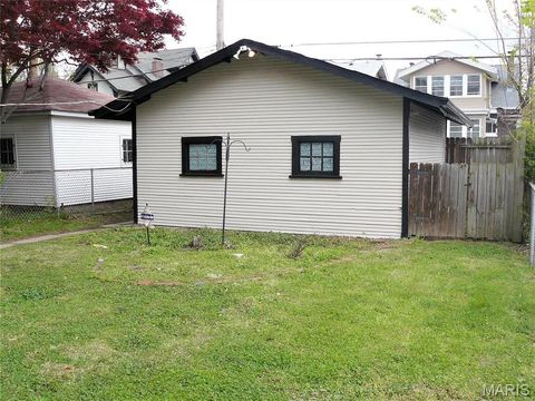 Tiny photo for 10 Lawn Place, St Louis, MO 63110 (MLS # 26004067)