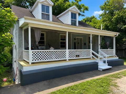Tiny photo for 620 Maryland Street, Louisiana, MO 63353 (MLS # 26040337)