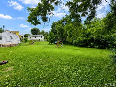Tiny photo for 620 Maryland Street, Louisiana, MO 63353 (MLS # 26040337)