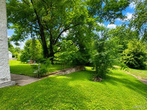 Tiny photo for 620 Maryland Street, Louisiana, MO 63353 (MLS # 26040337)