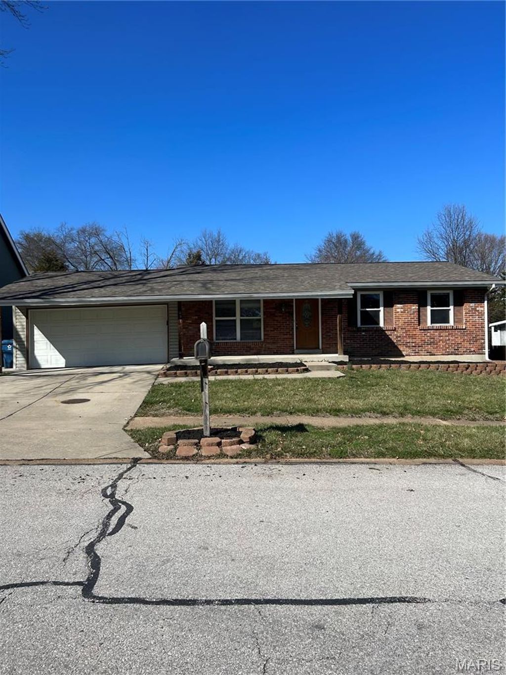 Photo of 691 Walnut Point Court, Ballwin, MO 63021 (MLS # 26020697)