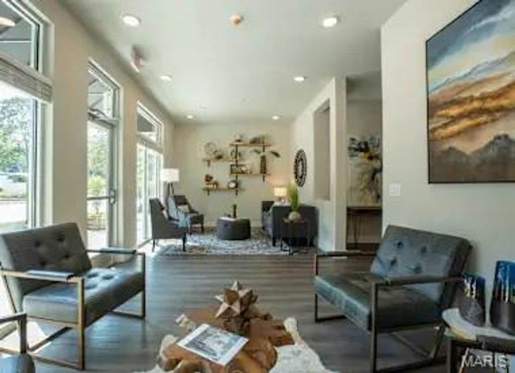 Photo of 226 E Lockwood Avenue #115, St Louis, MO 63119 (MLS # 25073060)