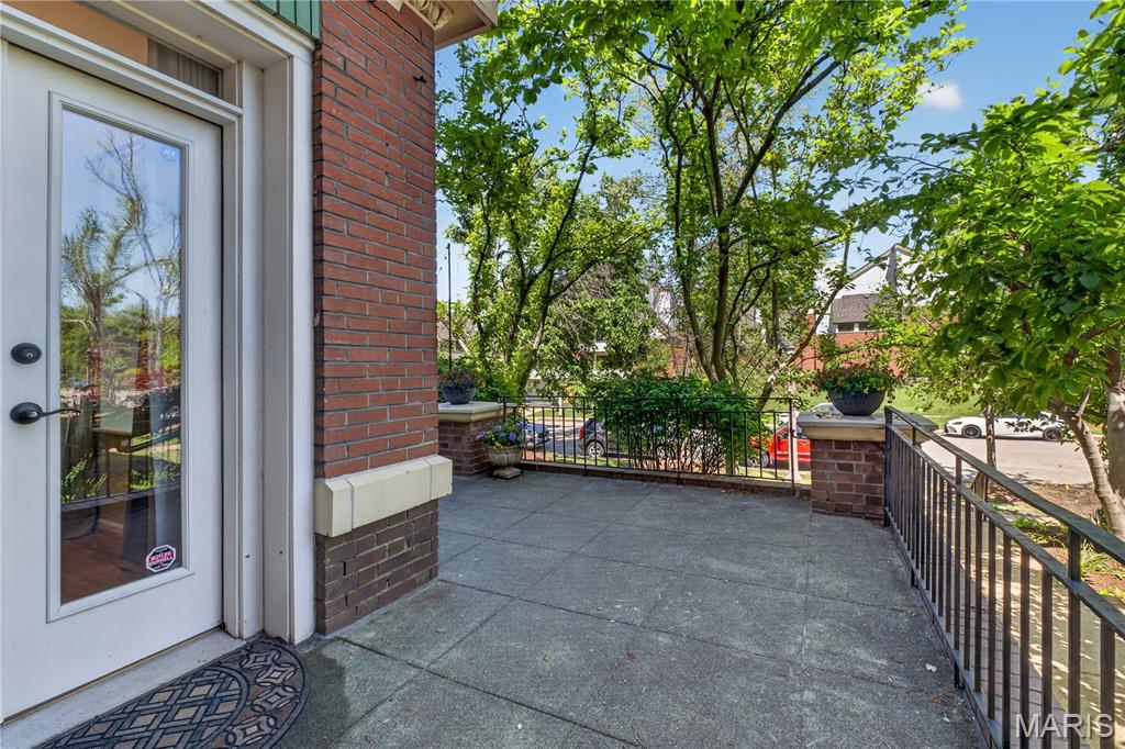 Waterman-Pershing 01 Flr - Residential