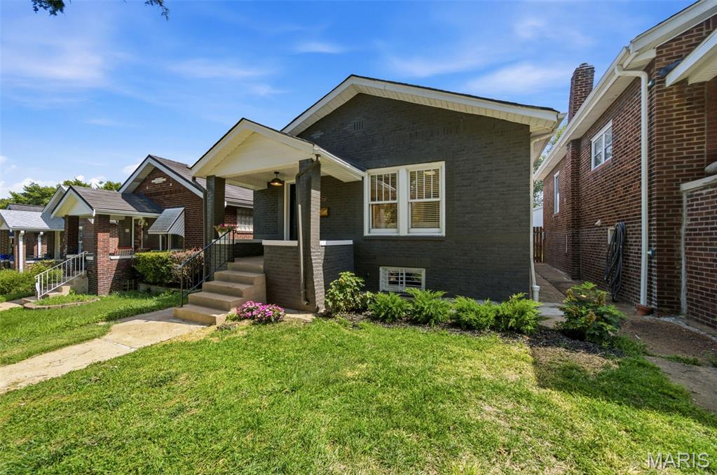 Photo of 4050 McDonald Avenue, St Louis, MO 63116 (MLS # 26041617)