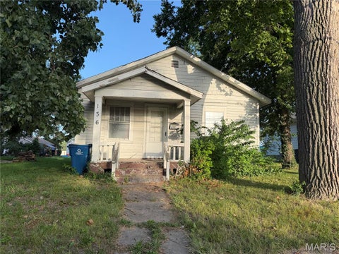 Photo of 136 Illinois Street, East Alton, IL 62024 (MLS # 26044601)