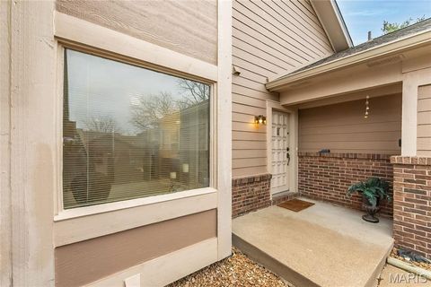 Tiny photo for 1048 King Henry Court, Creve Coeur, MO 63146 (MLS # 25078164)