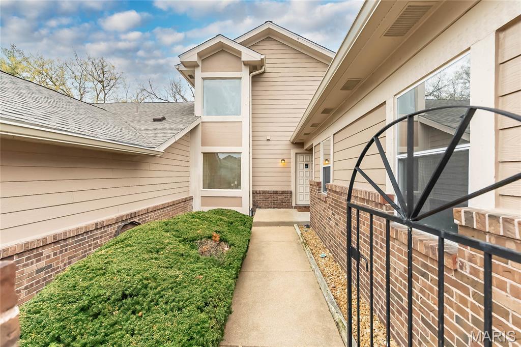 1048 King Henry Court