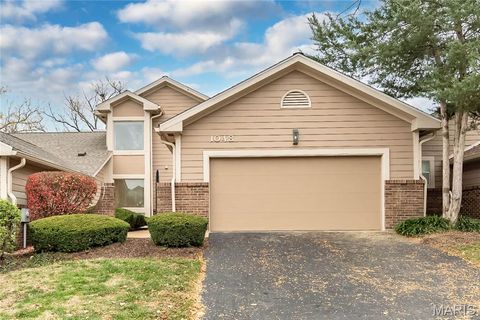 Photo of 1048 King Henry Court, Creve Coeur, MO 63146 (MLS # 25078164)