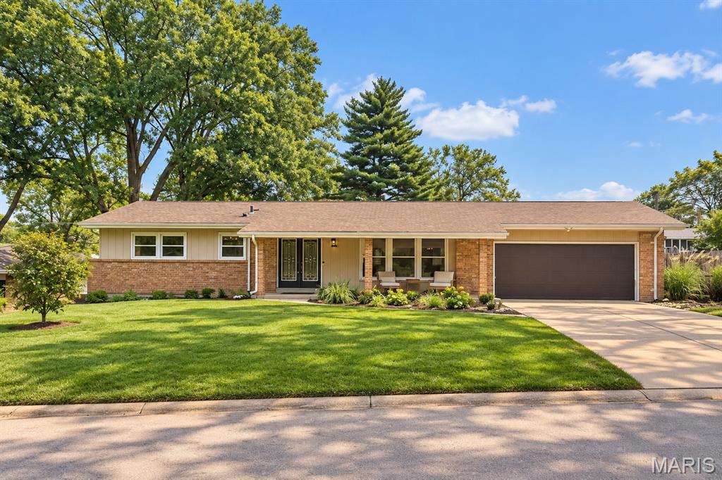 Photo of 1224 Bonheur Drive, Unincorporated, MO 63146 (MLS # 26067074)